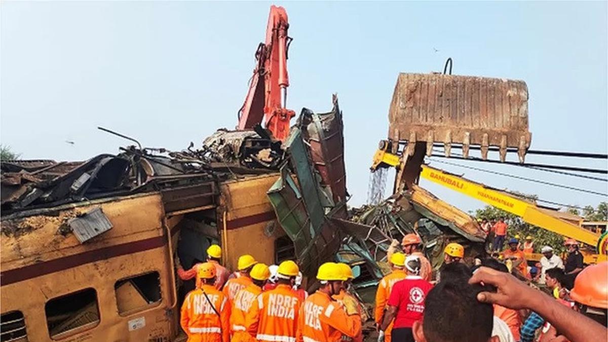 13 Orang Tewas dan 50 Lainnya Terluka Akibat Terjadinya Tabrakan Kereta di India