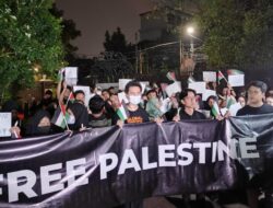 Aksi Solidaritas Dukung Kebebasan Warga Palestina di Gaza: Lilin dan Doa dari Kedubes Palestina di Jakarta