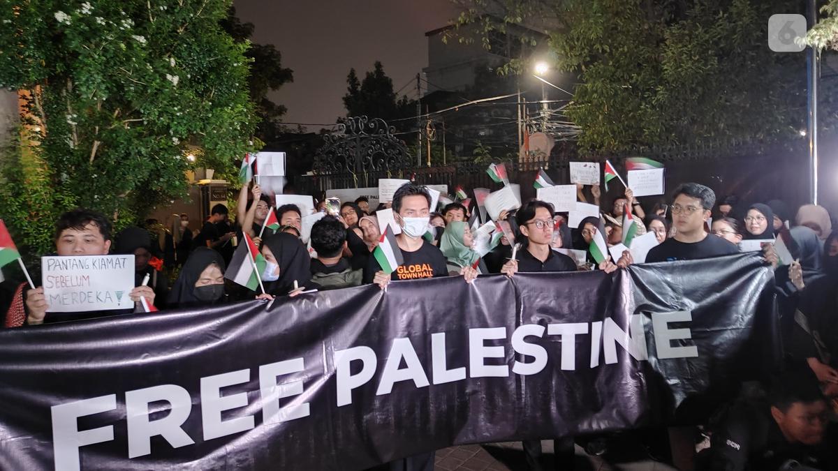 Aksi Solidaritas Dukung Kebebasan Warga Palestina di Gaza: Lilin dan Doa dari Kedubes Palestina di Jakarta