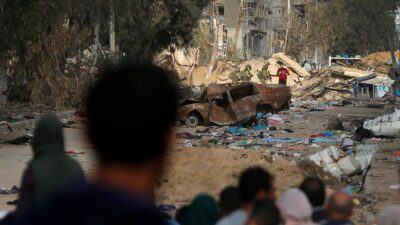 Keluarga Gaza Memilih Hidup di Puing Rumah Daripada di Tenda: Kisah yang Menginspirasi