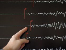 Perkiraan Korban Tewas Gempa Nepal Mencapai 128 Orang dan Diperkirakan Akan Meningkat