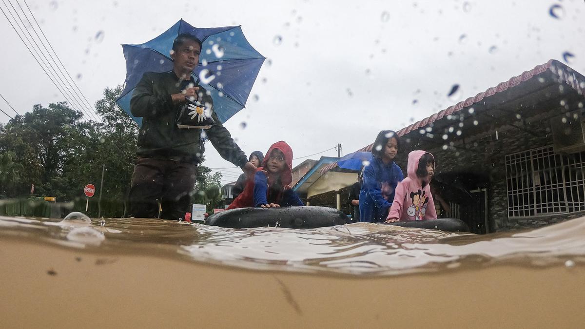 Banjir Malaysia Mengakibatkan 28 Ribu Warga Diungsikan, Kelantan Menjadi Wilayah Dengan Pengungsi Terbanyak