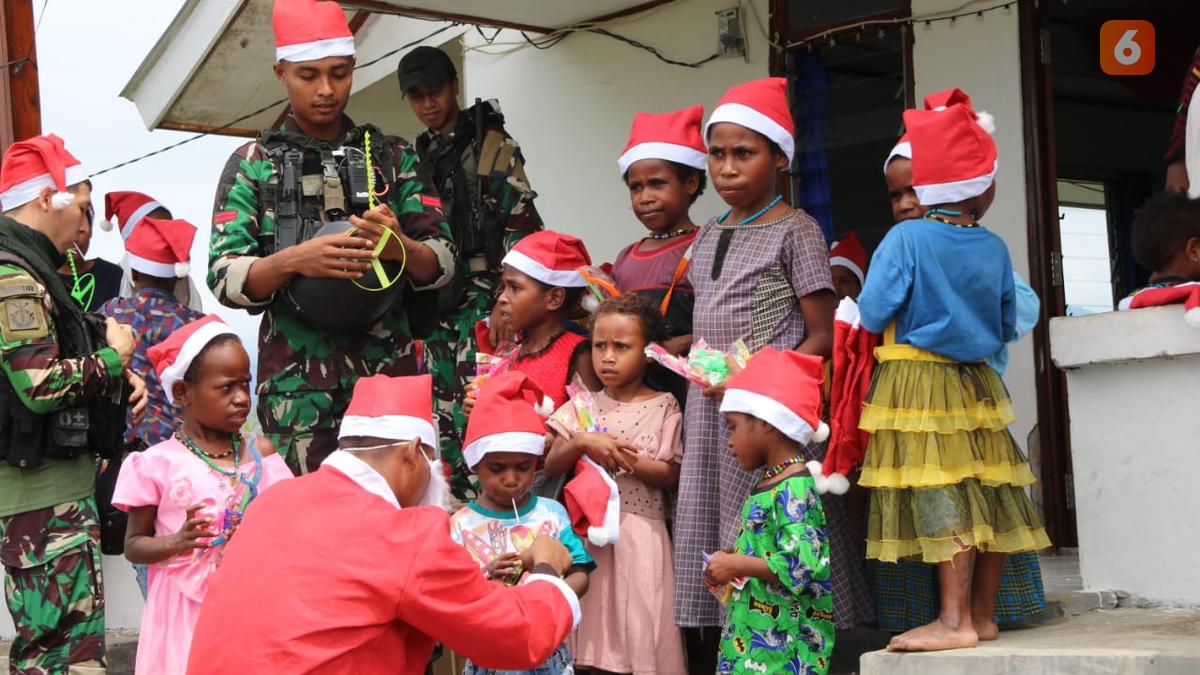 Indonesian Military Spreads Christmas Cheer in Conflict-Stricken Nduga, Papua by Bringing Santa to the Region