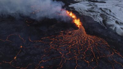 Pandangan Mendalam Lava Letusan Gunung Berapi di Islandia