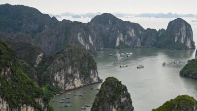 Mengapa Warna Air Khas Turquoise di Ha Long Bay Vietnam Hilang?