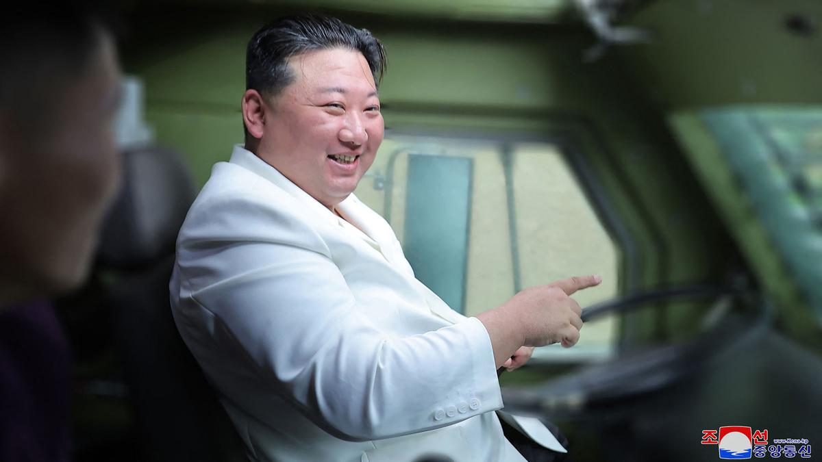 Kim Jong Un Menembakkan Rudal ke Laut, AS Bersiap untuk Melindungi Jepang-Korsel