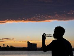 Warga Argentina Membanjiri Pantai Akibat Cuaca Panas yang Melanda