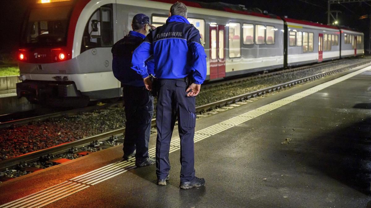 Penumpang Kereta Swiss Disandera oleh Pelaku Bersenjata Kapak, Pelaku Tewas Ditembak