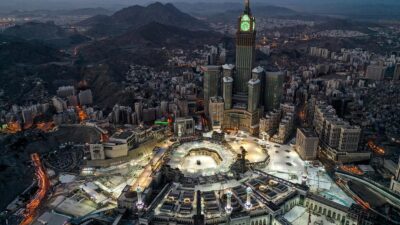 Pria di Atas Masjidil Haram Makkah Melakukan Percobaan Bunuh Diri