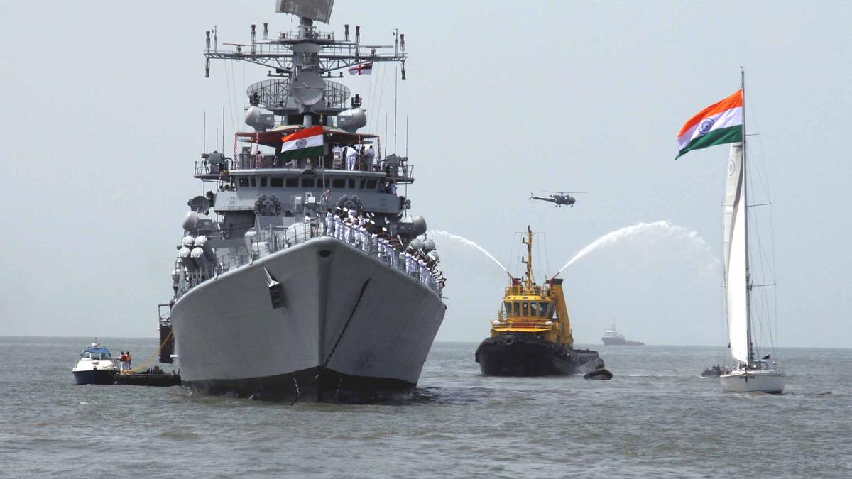 Angkatan Laut India Menyelamatkan 23 Awak Kapal Pakistan dari Perompak Somalia