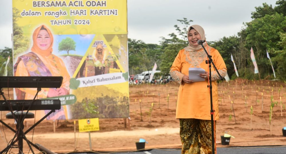 Pesan Semangat Acil Odah kepada Perempuan Banjar saat Penanaman Pohon: Harmoni Hijau