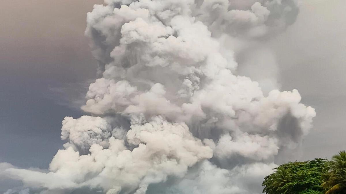 Abu Letusan Gunung Ruang Menyebar dari Indonesia hingga Malaysia