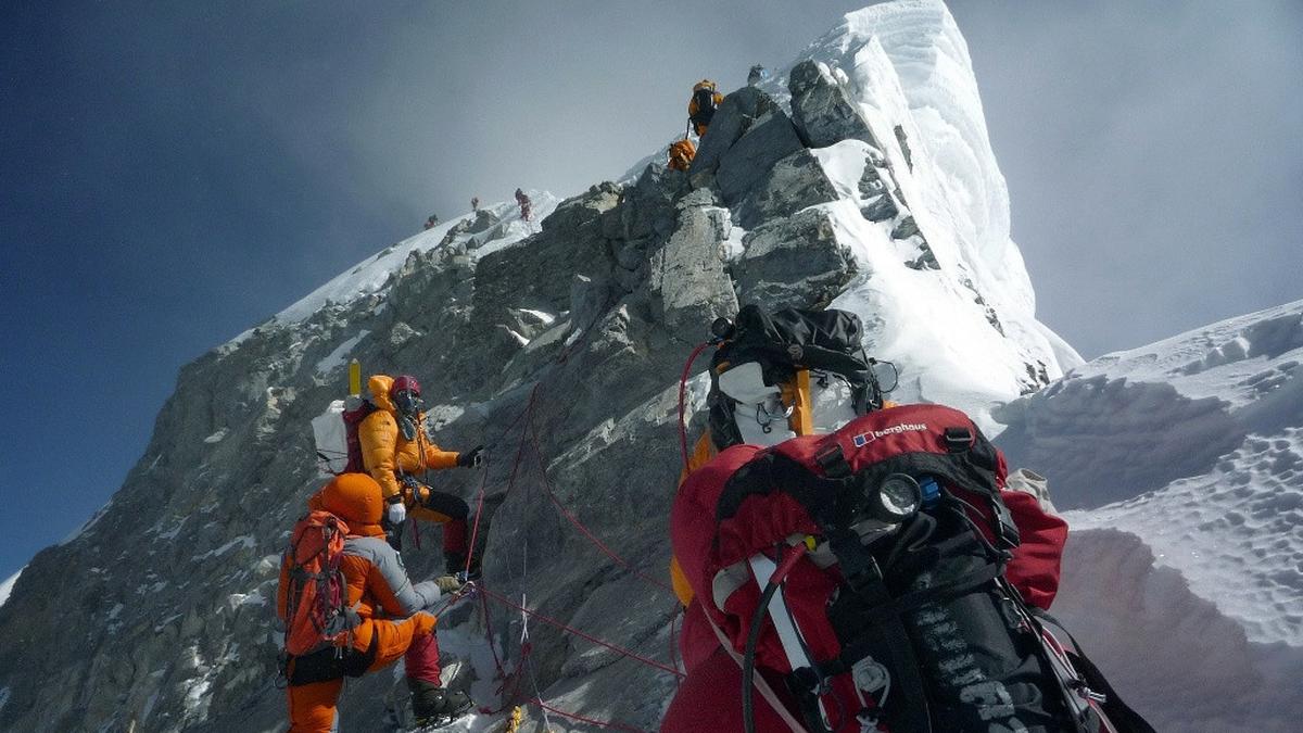 Mengapa Ratusan Pendaki Tetap ke Zona Kematian di Gunung Everest Meskipun Sudah 300 Orang Tewas?