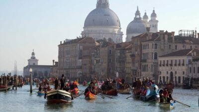 Larangan Penggunaan Loudspeaker dan Rombongan Tur Besar di Venesia