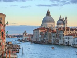 Peraturan Kota di Italia untuk Mencegah Overtourism: Larangan Speaker dan Rombongan Tur Besar