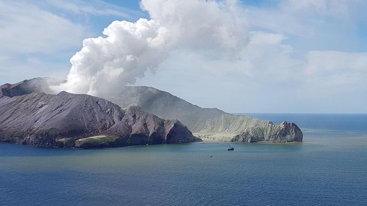 Erupsi Gunung Berapi White Island di Selandia Baru Memaksa Pembatalan 10 Penerbangan karena Abu Vulkanik