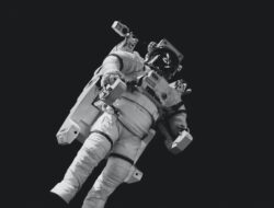 Bagaimana para astronot mendapatkan air minum saat berada di luar angkasa?