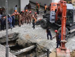 Dukun Malaysia Membantu Pencarian Turis yang Hilang Akibat Sinkhole di Kuala Lumpur