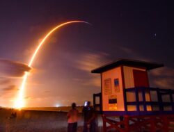 SpaceX Meluncurkan Misi Penyelamatan untuk 2 Astronot yang Terperangkap di Luar Angkasa