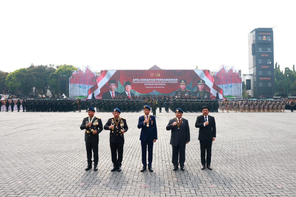 Jokowi and Prabowo Subianto Inspect Troops Together in Pindad Jeep at Presidential Inauguration Security Ceremony