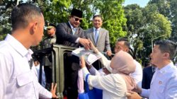 Tears of Happiness and Prayers as People Meet Prabowo Subianto: “I Finally Received His Autograph”