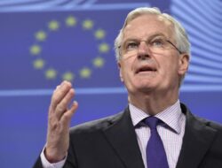 Parlemen Prancis Menolak PM Michel Barnier: Analisis dan Implikasi