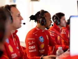 Ecclestone Ragukan Kolaborasi Hamilton-Ferrari