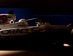 Aksi Alonso Terpukau Verstappen Rebut Pole GP Jepang