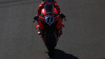Bulega vs Razgatlioglu: Duel Menegangkan di Sirkuit