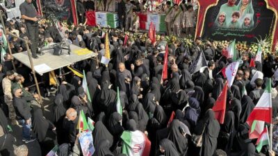 Pemakaman Pejabat yang Tewas dalam Serangan Israel di Iran: Ulasan Terkini