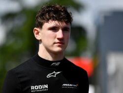 Bos McLaren F1 Melindungi Pembalap F2 dari Kritik Media Sosial