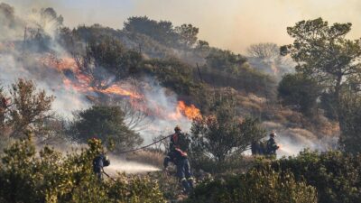 Gelombang Panas Eropa & Angin Kencang: Kebakaran Hutan di Yunani