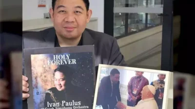 Holy Forever: Album Persembahan Ivan Paulus untuk Paus Fransiskus