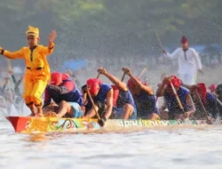 Pacu Jalur: Balap Perahu Tradisional Riau Viral