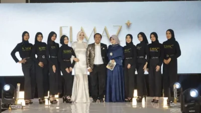 Fashion Show Elegan Elmaz Hijab Modeling School: Merayakan 3rd Anniversary