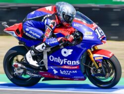Robert Menggeser Baltus dalam Balapan Moto2 Republik Ceko