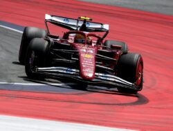 Hamilton Mendorong Ferrari untuk Cari Solusi dalam Permasalahan Rem