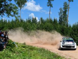 Solberg Memimpin Klasemen di WRC Rally Estonia