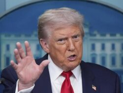 Trump Ancam Sanksi Rusia Jika NATO Hentikan Impor Minyak