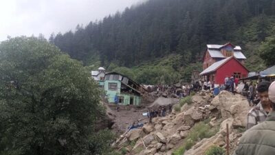 Hujan Deras Picu Banjir Bandang Kashmir, Korban 37 Orang