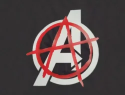 Ryan Renolds Menghebohkan dengan Unggah Logo Avengers
