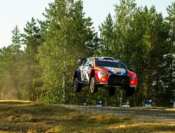 Tanak Pemimpin Awal WRC Finlandia: Hyundai Juara Kedua