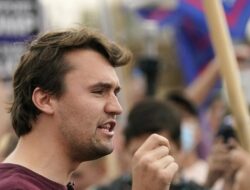 Pelaku Penembakan Charlie Kirk Masih Dicari
