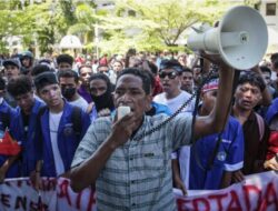 Protes Warga Dili Terkait Rencana Mobil Dinas Baru DPR