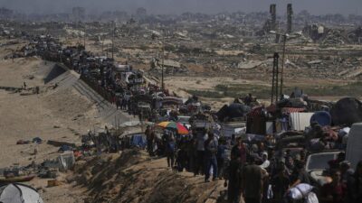 Pengungsi Palestina Menuju Wilayah Selatan: Potret Antrean di Kota Gaza