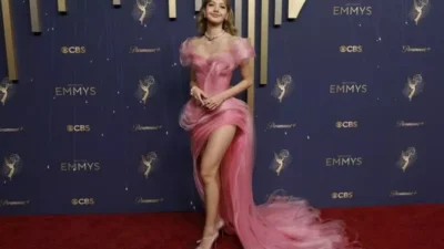 Gaun Lisa BLACKPINK Ala Penyihir Oz di Emmy Awards 2025